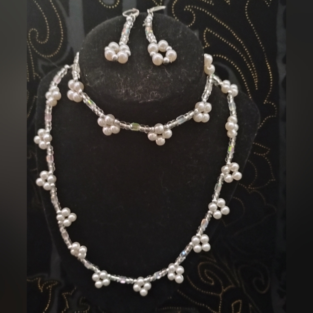 Elegant Pearl and Bead Necklace Set